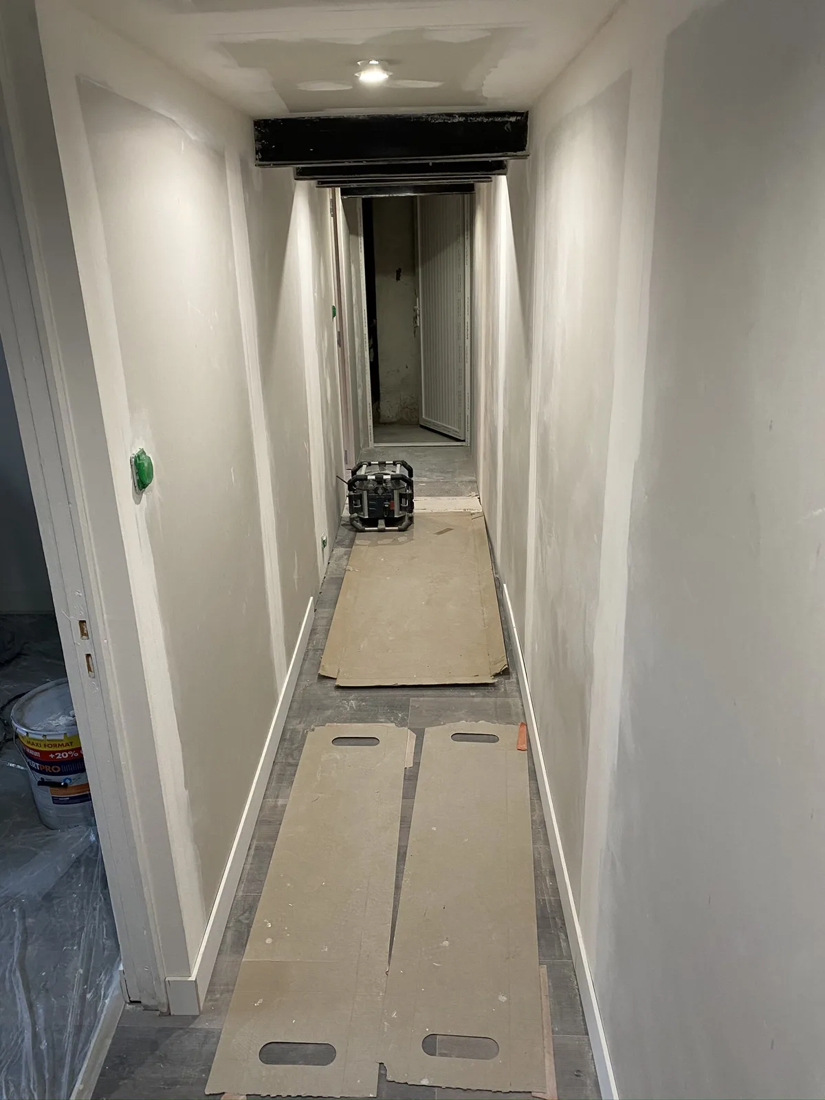 Couloir desservant les pièces du souplex, Noisy-le-Grand
