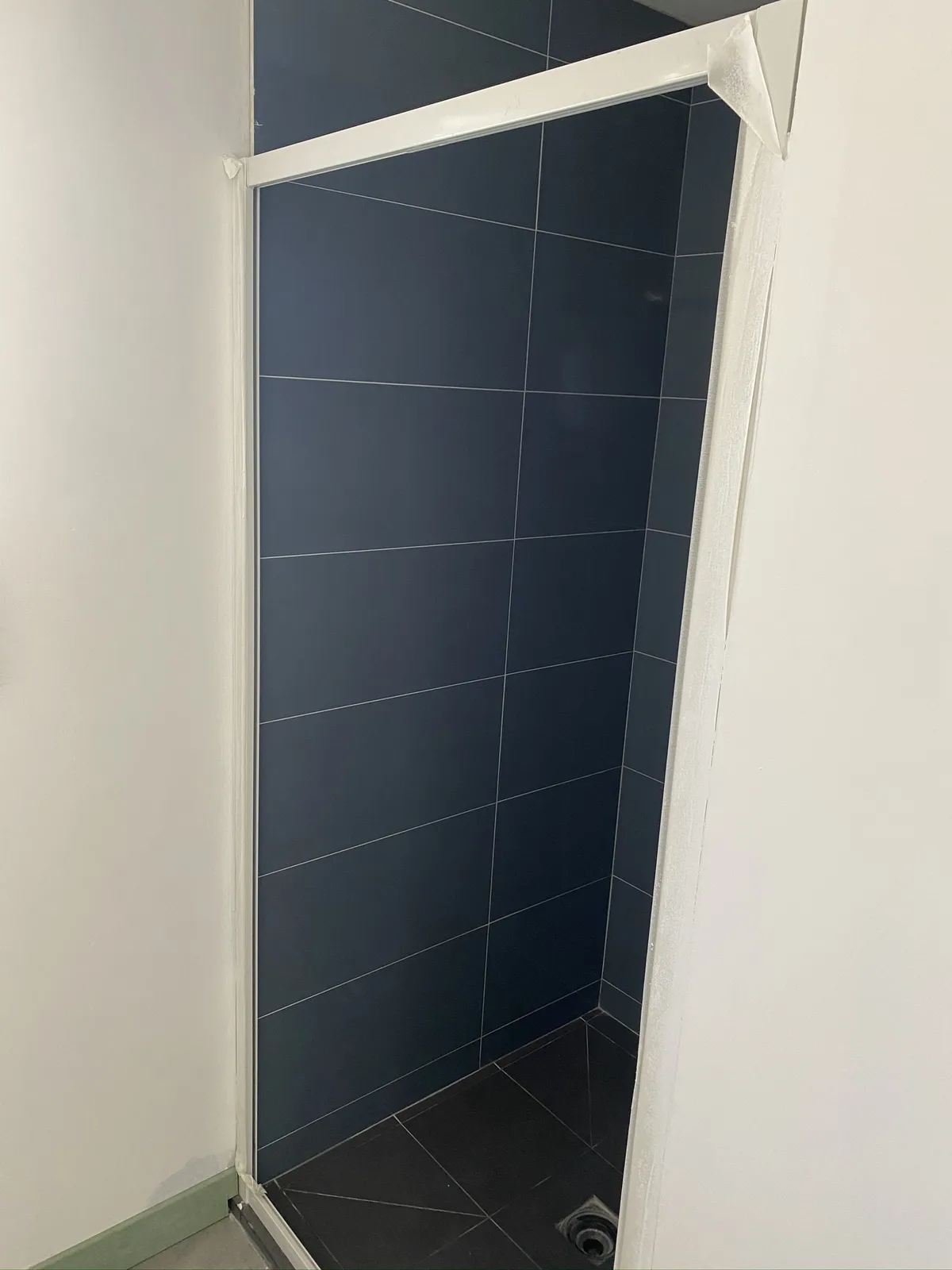 Douche à l'italienne carrelée, autre vue, Noisy-le-Grand