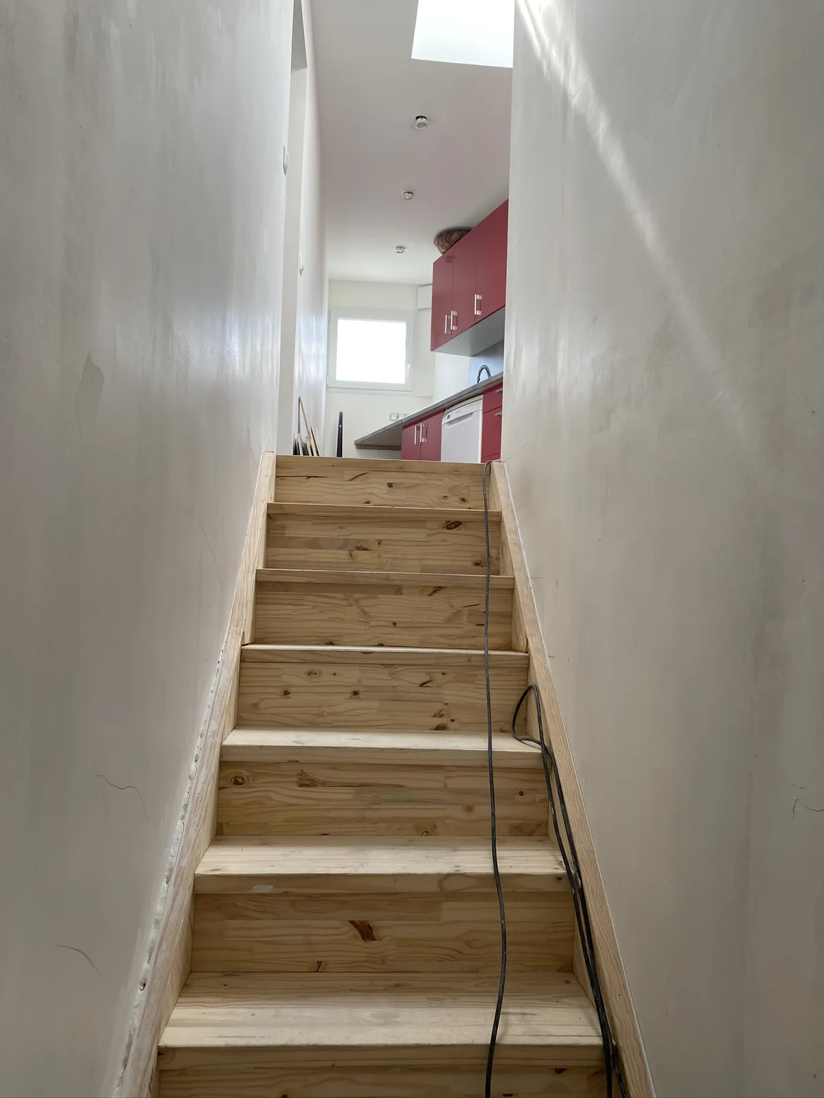 Escalier bois créé pour descendre au souplex, Noisy-le-Grand