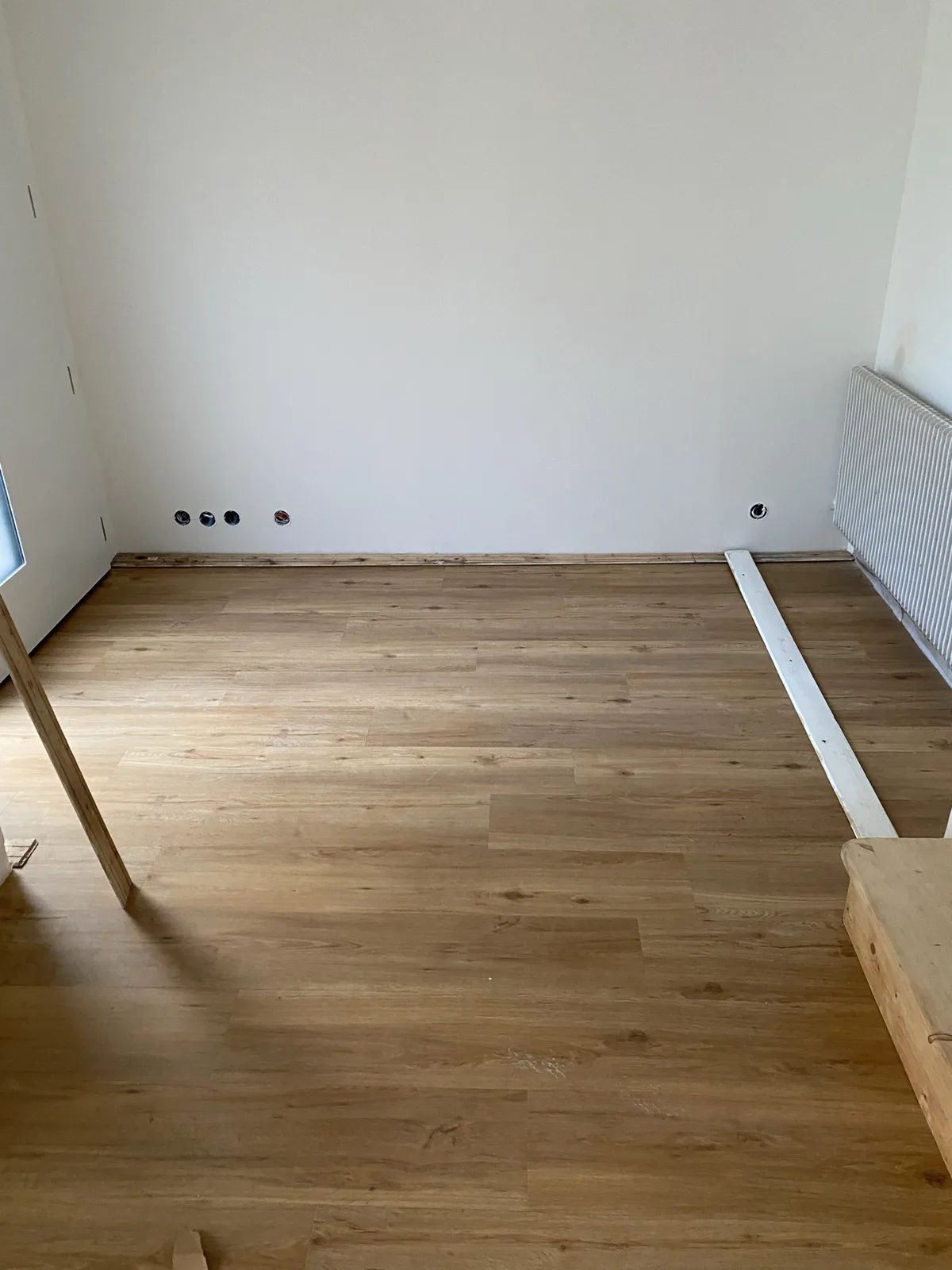 Parquet poncé et vitrifié dans une pièce de l'étage
