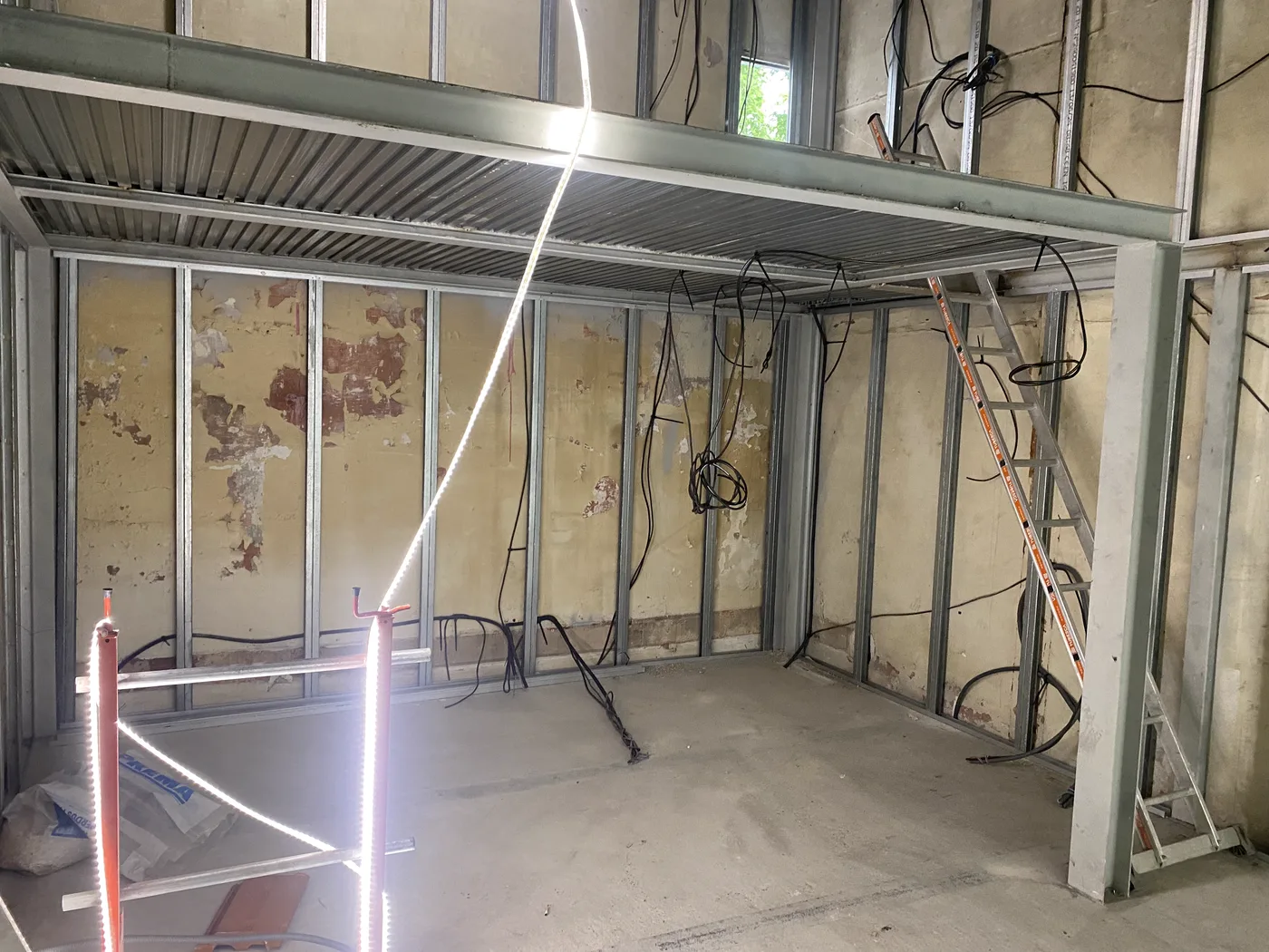 Ossature métallique IPN et plancher bac acier, atelier Paris 14e